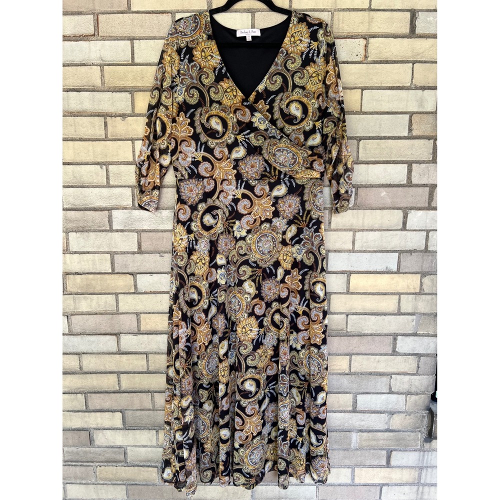 Harlow & Rose Woman Paisley Mesh V-Neck Ruched Sleeve Maxi Dress Black Gold 1X